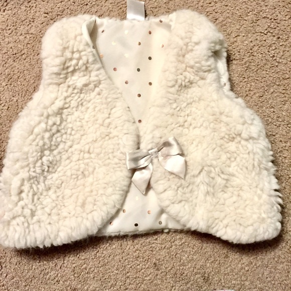 H&M fuzzy vest - 1.5-2 year old GIRL - Picture 1 of 4